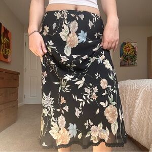 American Vintage Black Midi Skirt with Neutral Floral Print
